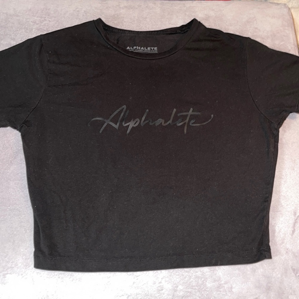 alphalete cropped tee